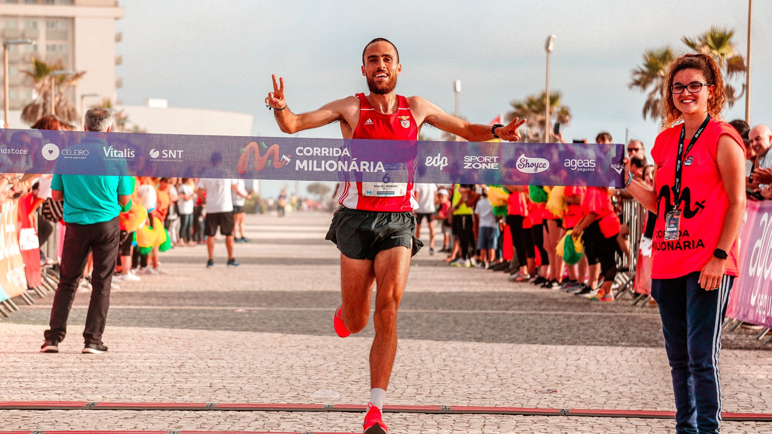 runner finishing race